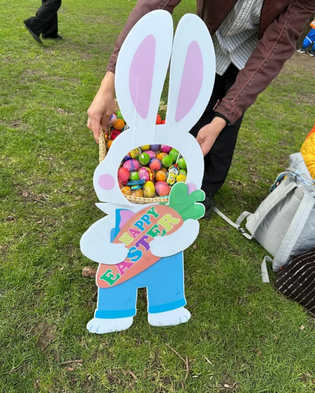 Heute war der Osterhase hier in der kitatrompitas! Wir müssten natürlich suchen!🐇🐰!