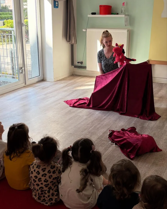 Heute in der #kitatrompitas hat die kleine Drache Zora den Kindern eine tolle Geschichte erzählt! 🥰